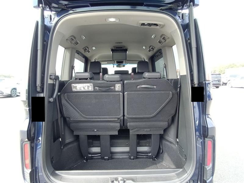 Honda Step Wagon: багажное отделение