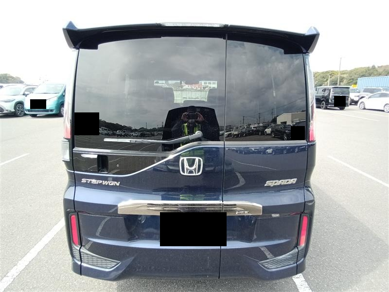 Honda Step Wagon: вид сзади